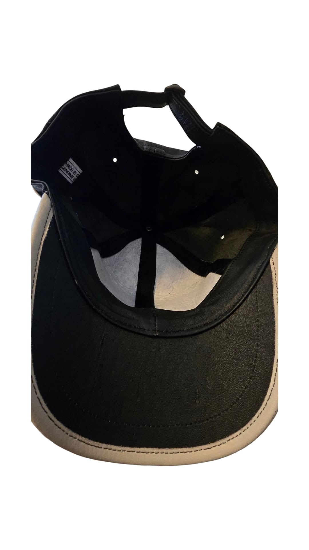 Gorra ajustable de cuero auténtico de Colombia.