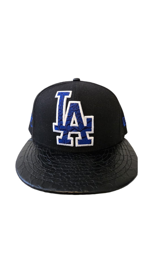 Gorra de LA Dodgers con parte frontal estilo piel de serpiente.