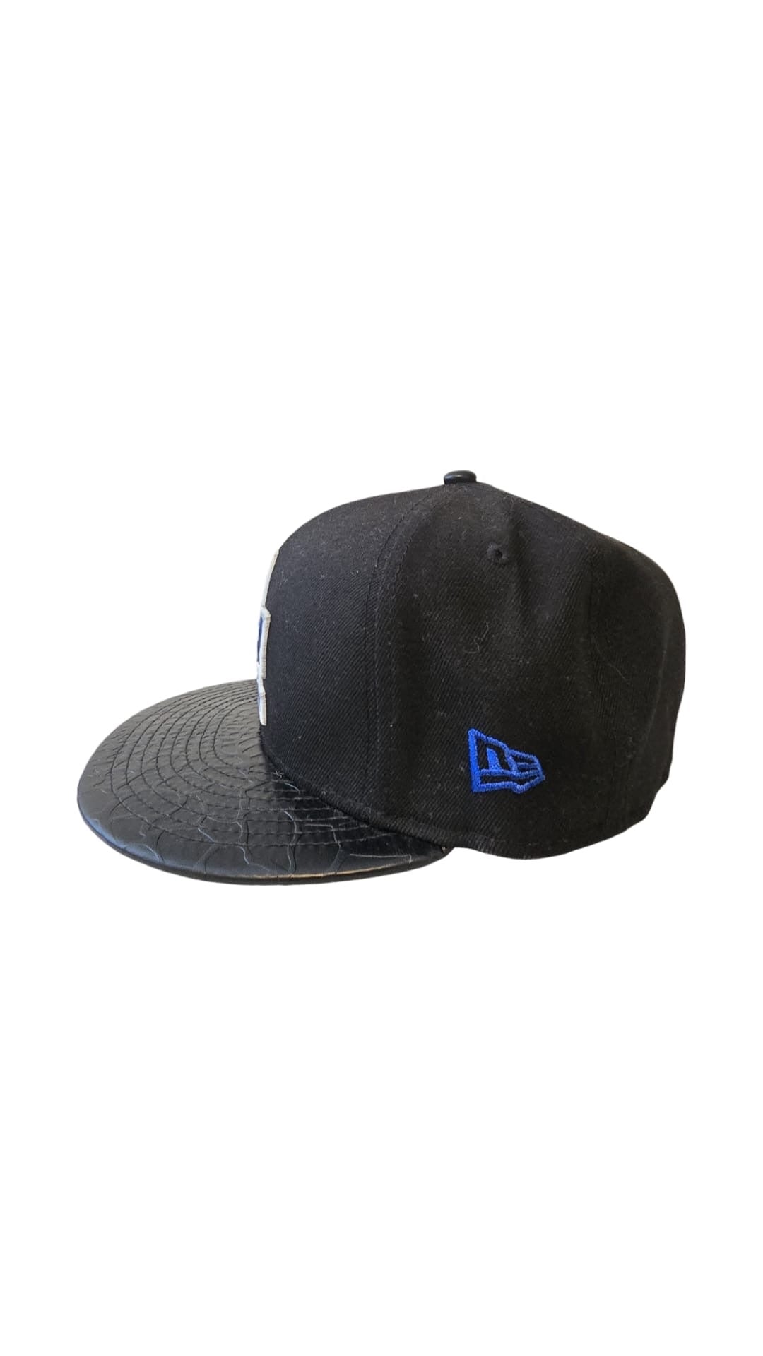 Gorra de LA Dodgers con parte frontal estilo piel de serpiente.